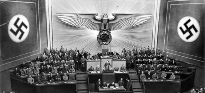 O Bundestag a ouvir Adolf Hitler